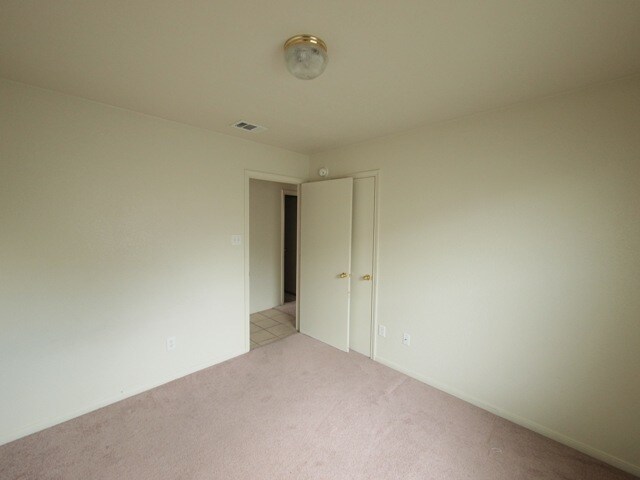 Building Photo - 1503 Cinch Dr