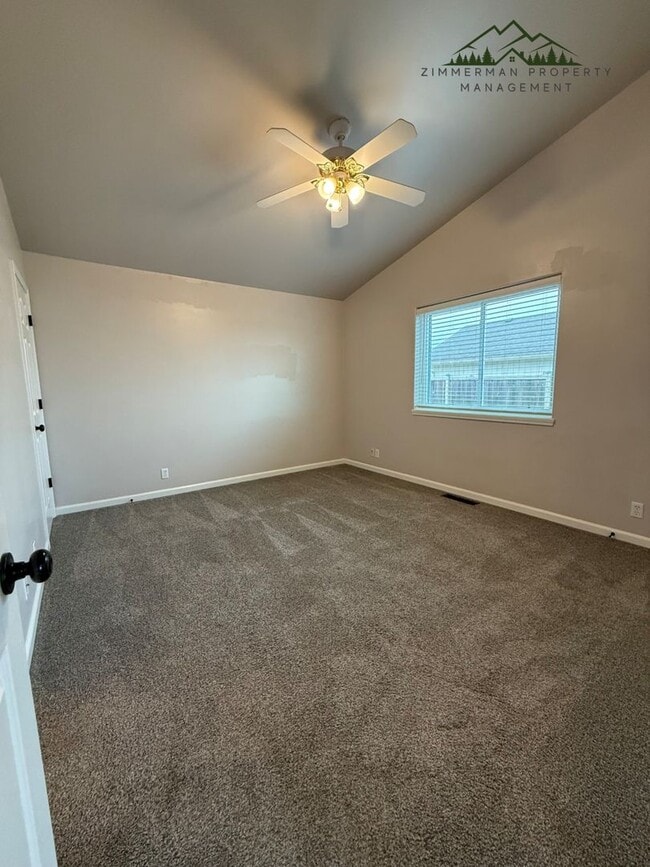 Building Photo - 3-bedroom, 2-bathroom home located in the heart of Harrisburg