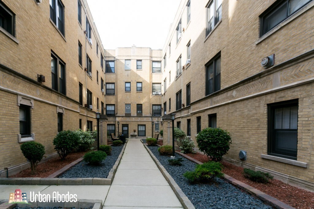 Building Photo - 2844 N Orchard St