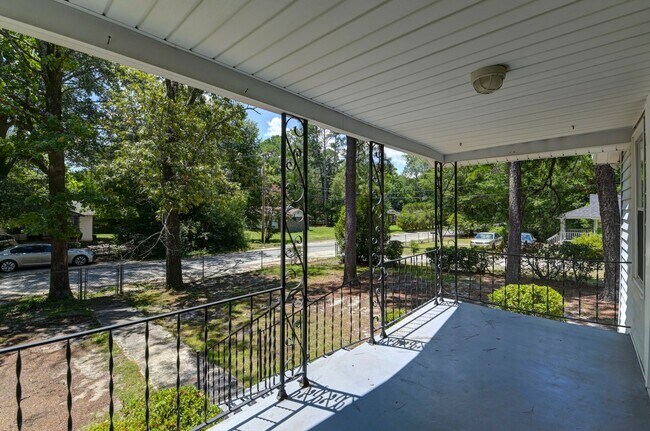 Building Photo - Charming 2 Bedroom Home, close to USC & lo...