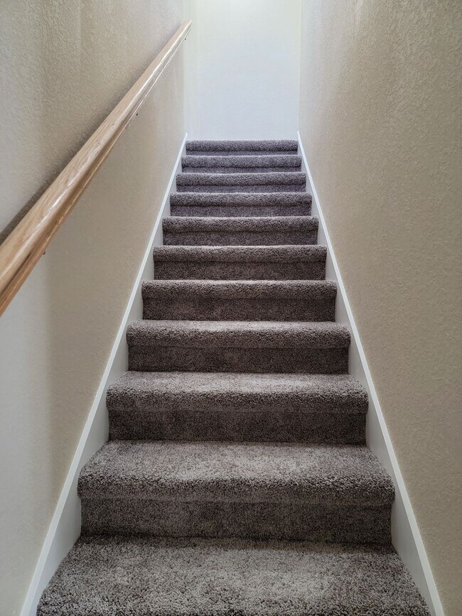 Building Photo - Gorgeous 3/2 Townhome in Lakeside!!!!