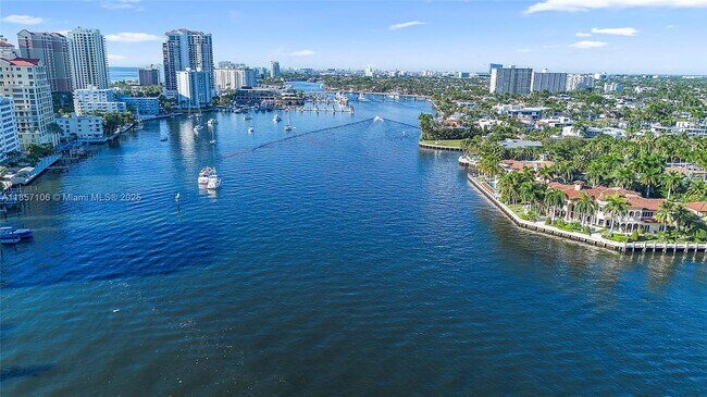 Building Photo - 425 Bayshore Dr