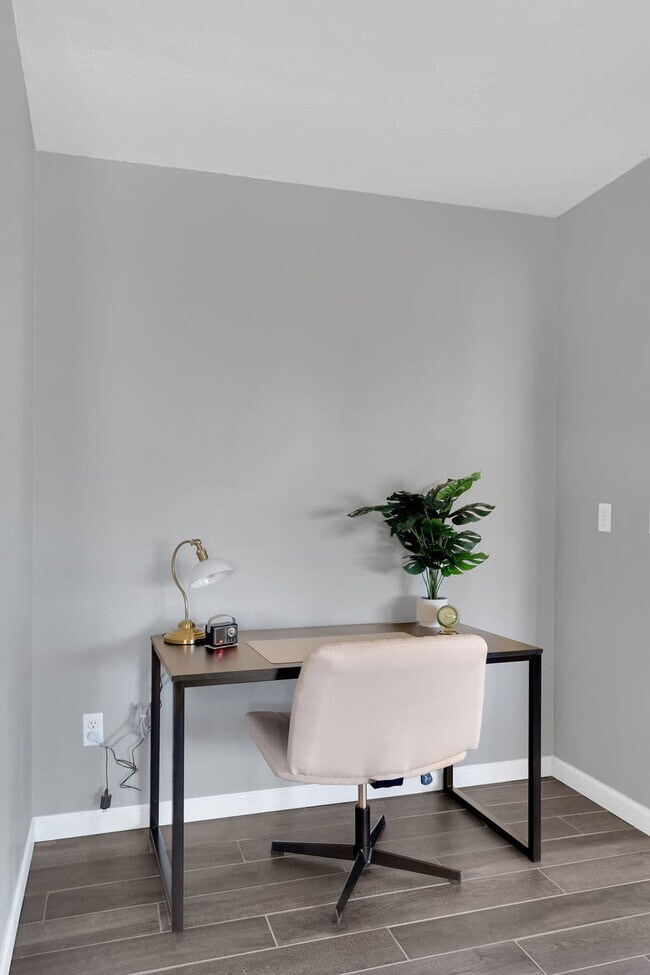 Building Photo - 6240 E River Rd