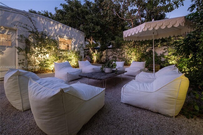 Building Photo - 3138 SW 15th St