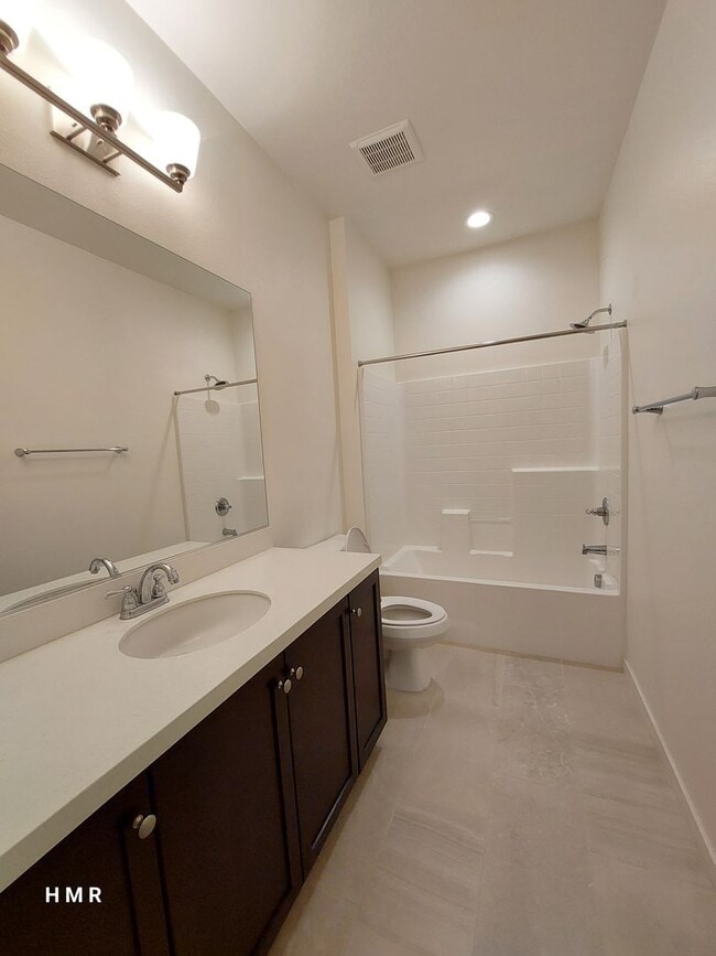 Building Photo - Charming 4 bed 2.5 bath in Anaheim! MUST S...