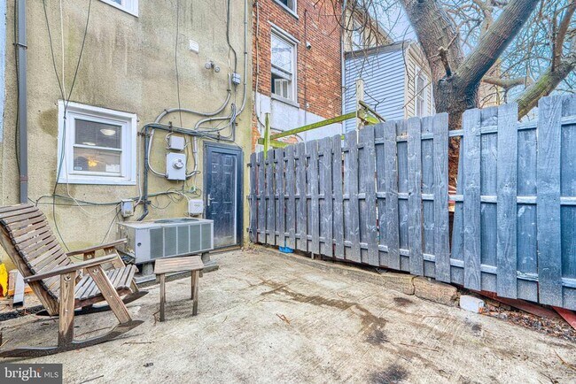 Building Photo - 1138 W Lombard St