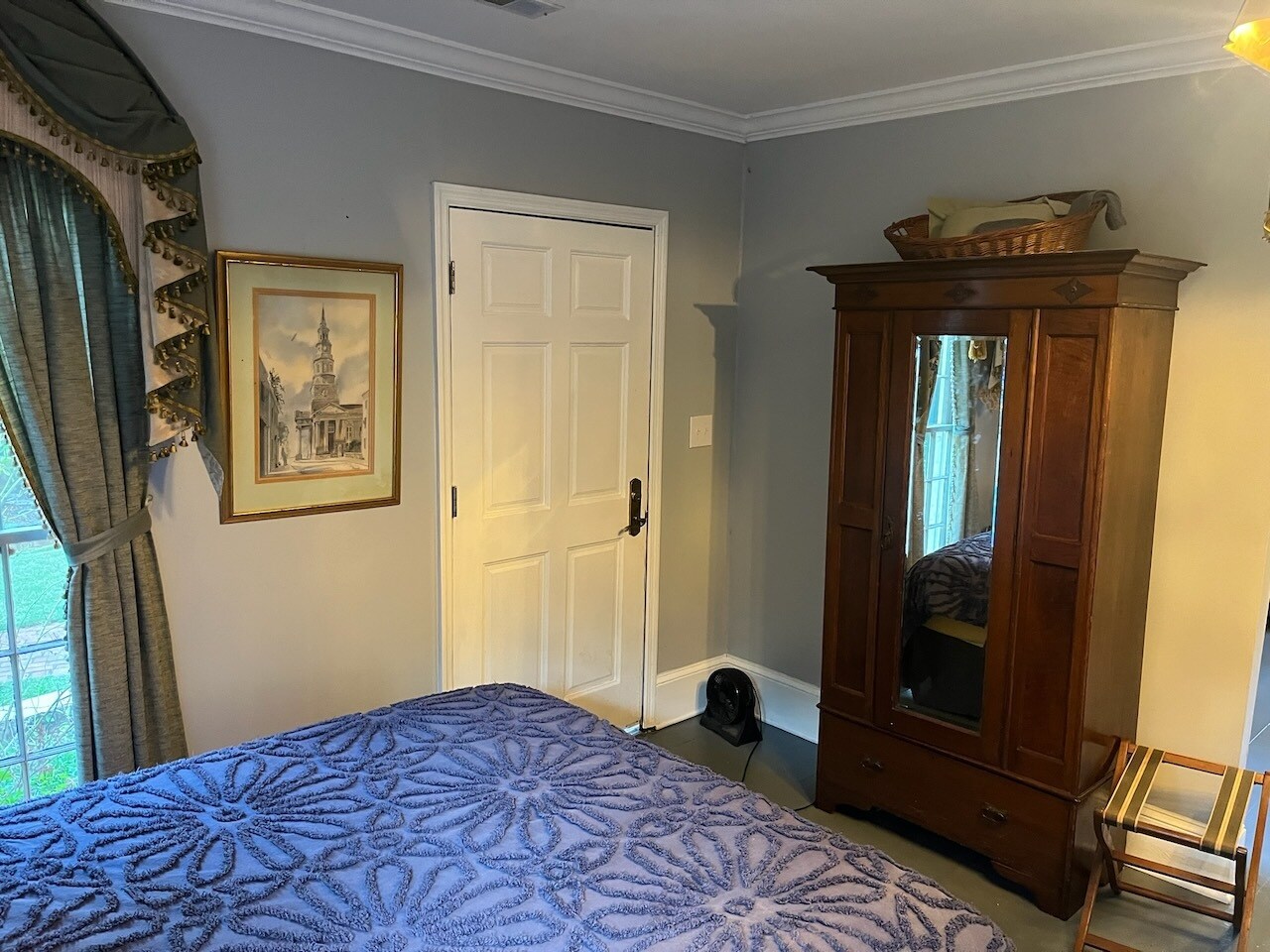 Bedroom space with wardrobe - 420 Porter St