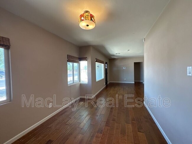 Building Photo - 1501 E Palm Ln