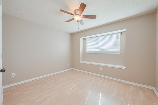 Building Photo - 8714 Ashlawn Dr