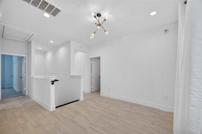 Building Photo - 1806 Schweikhardt St