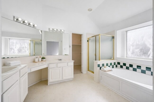 Building Photo - 304 Mimosa Dr