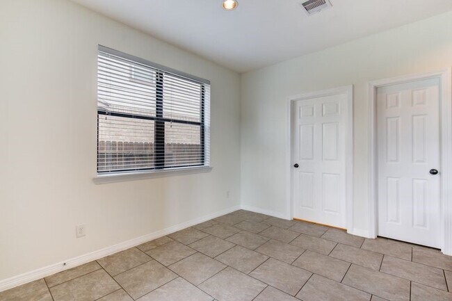 Building Photo - 9210 Monarch Mist Ln