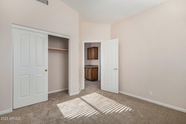 Building Photo - 9560 E Rockwood Dr