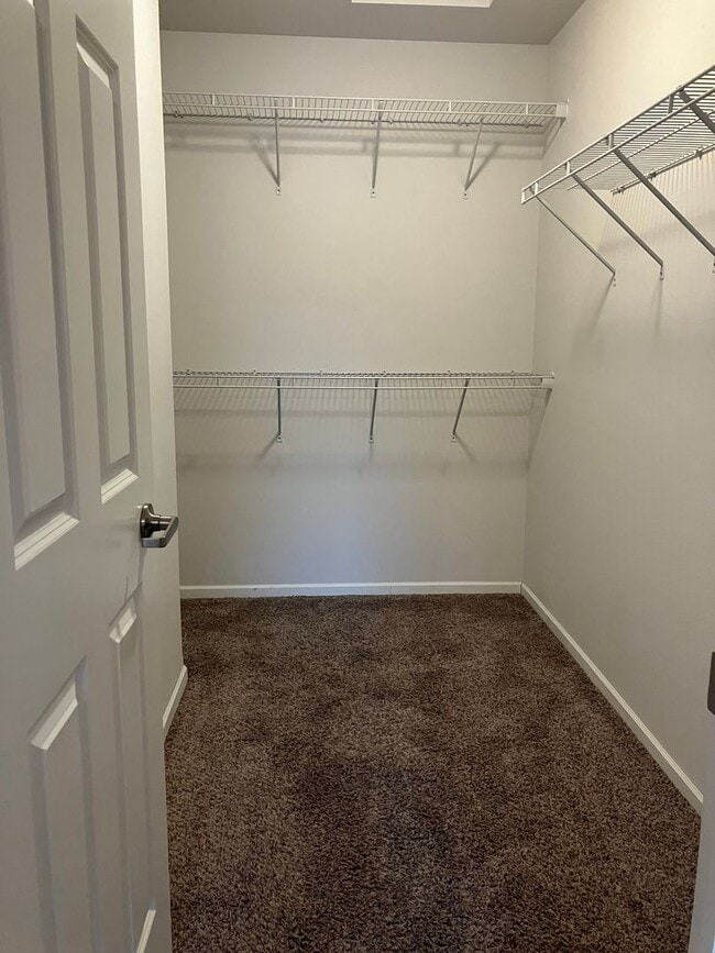 Building Photo - 3 Bed 3 Bath Twin Home