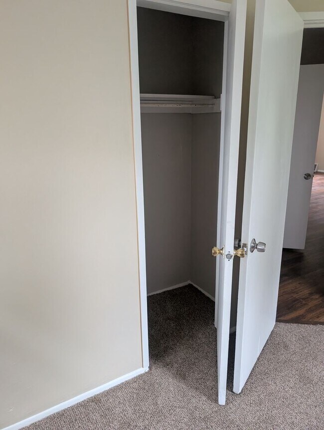 Building Photo - Charming 4 beds 1 bath in Euclid!