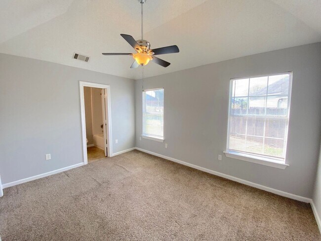 Building Photo - 2794 Laura Cir E