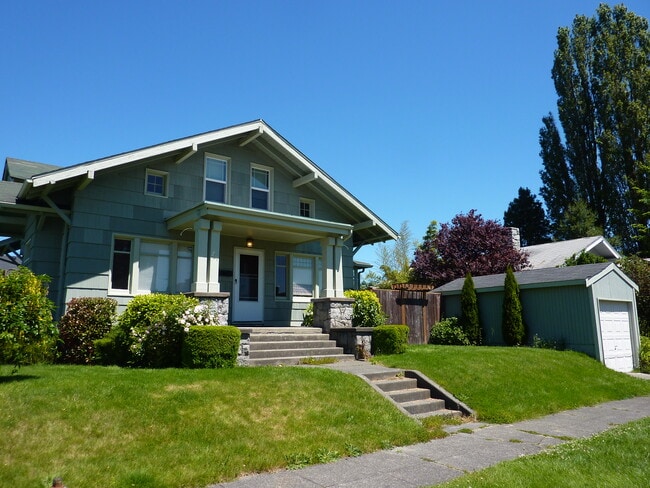 Building Photo - 731 S 49th St