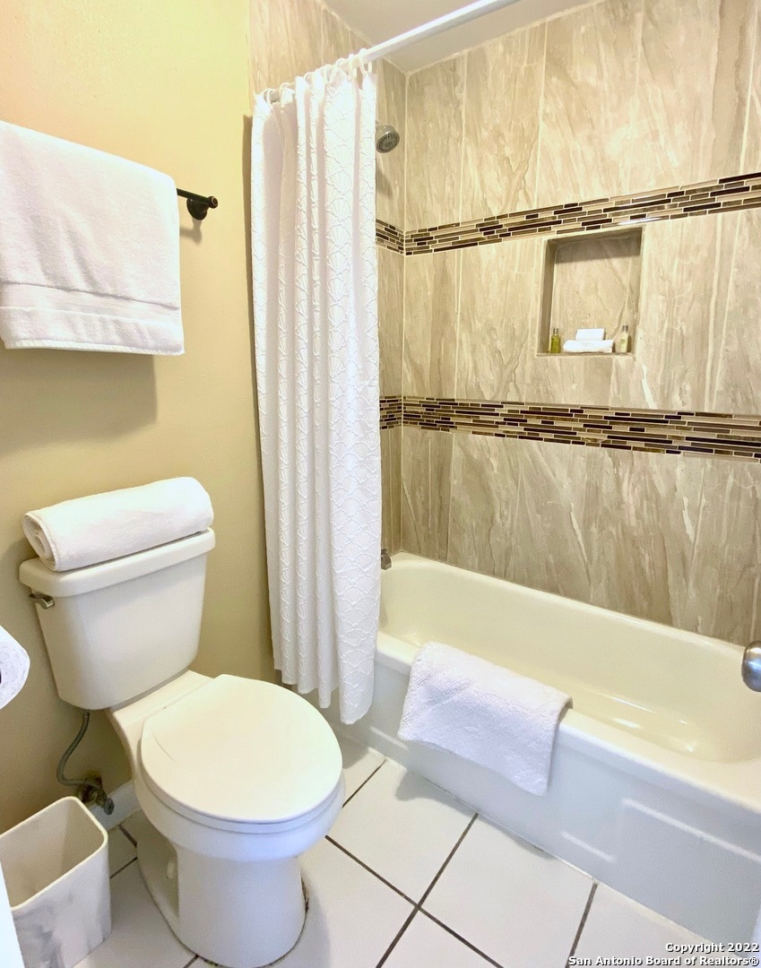 Building Photo - 8702 Village Dr