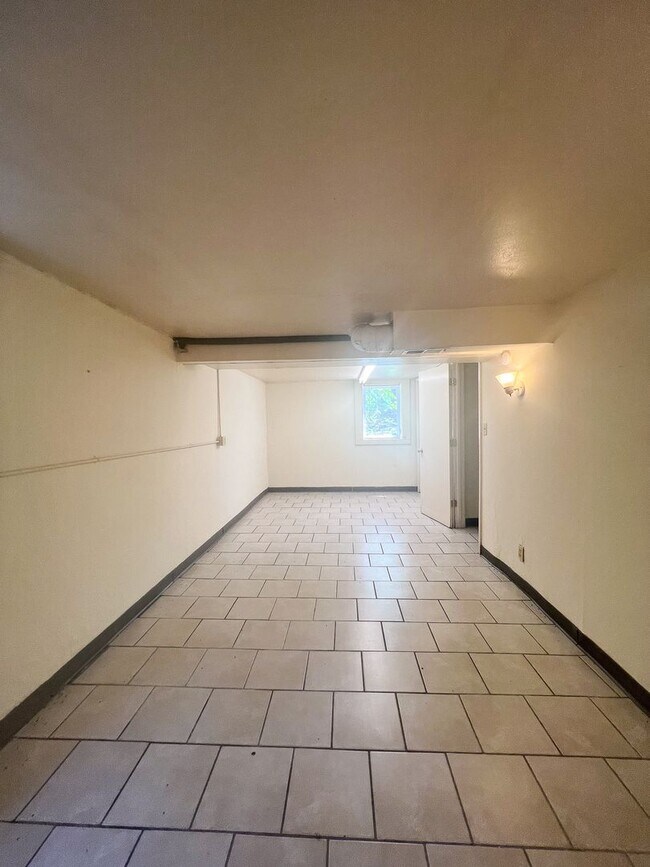 Building Photo - 1101 N Garth Ave