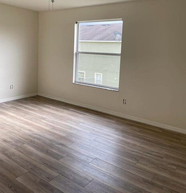 Building Photo - 673 Cresting Oak Cir