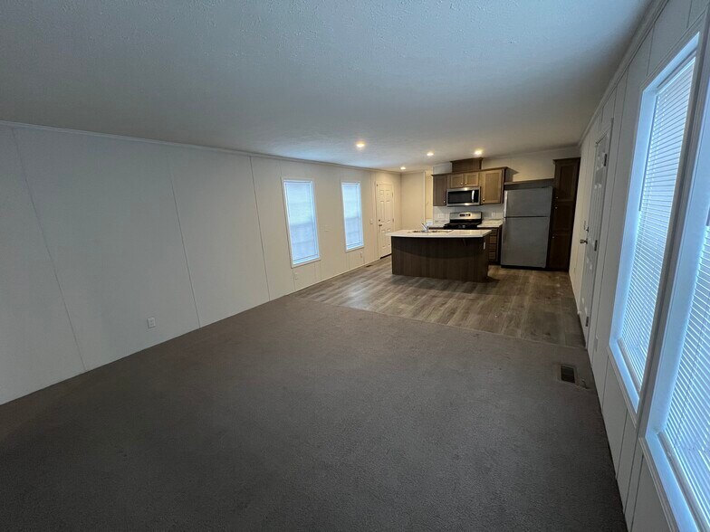 Building Photo - 15962 Villaire Ave
