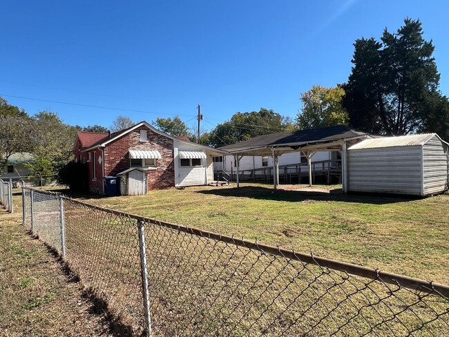 Building Photo - 2 bed 1 bath in Huntsville AL