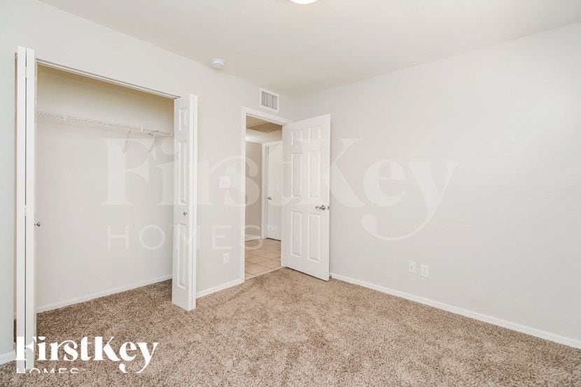 Building Photo - 2801 N 68th St