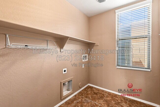 Building Photo - 3289 E Ivanhoe St