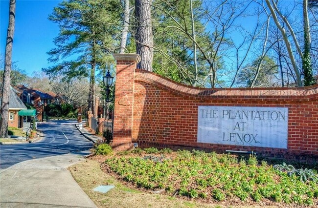 Building Photo - 27207 Plantation Dr NE