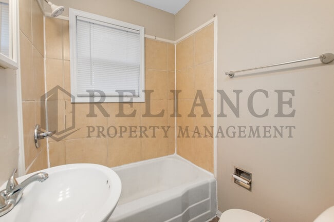 Building Photo - 1303 W 33rd St S