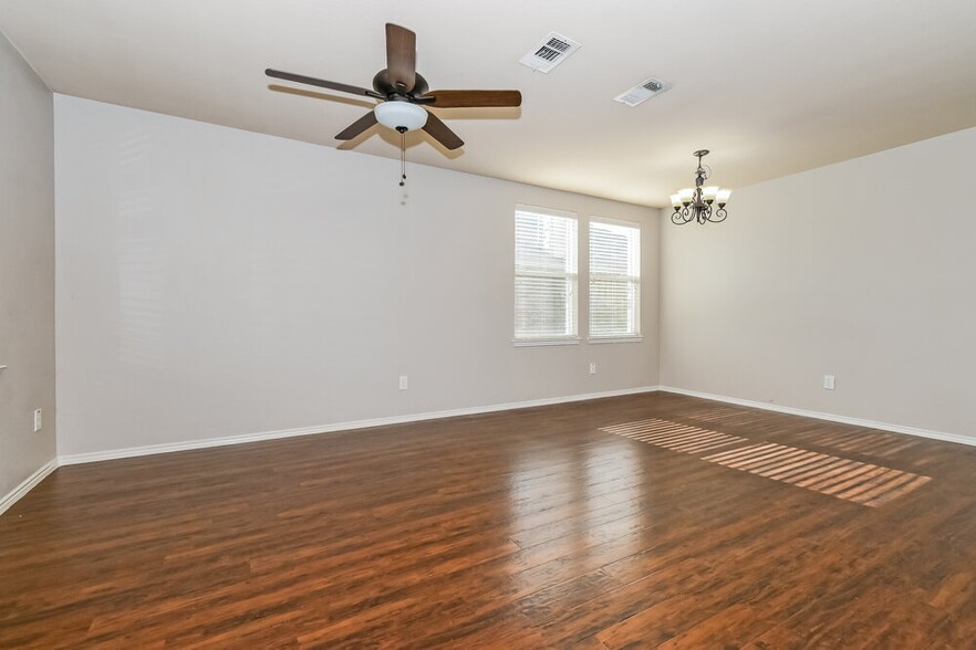 Building Photo - 309 Coneflower Dr