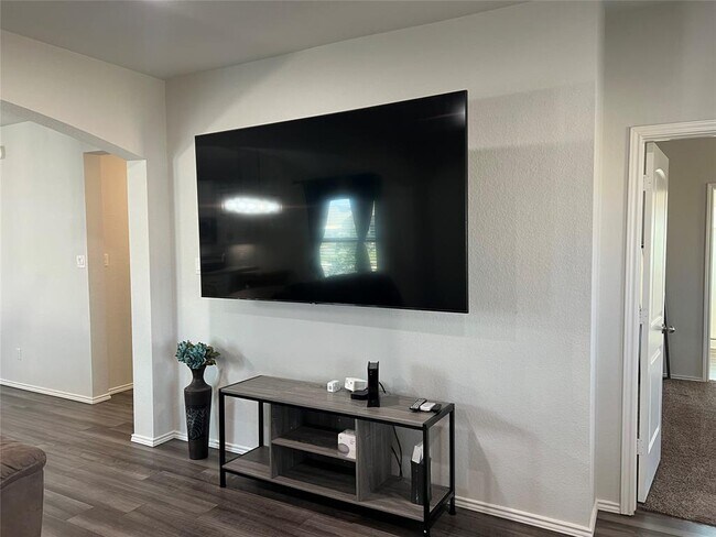 Building Photo - 200 Nathaniel Dr