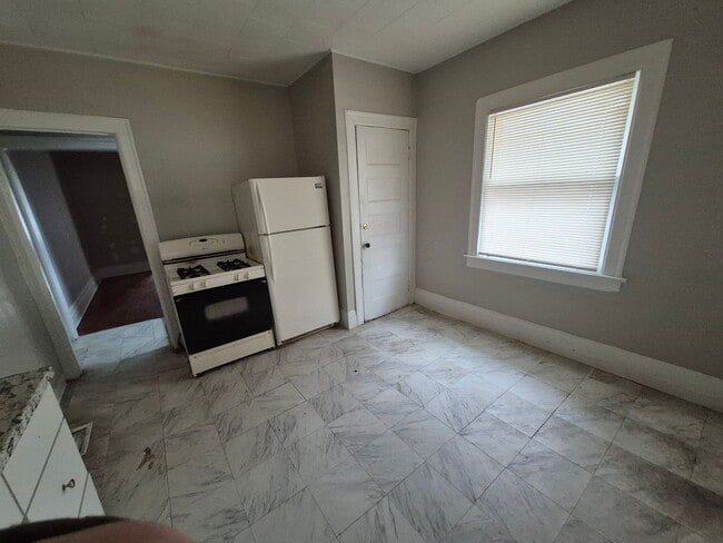 Building Photo - 1107-1109 South Clinton