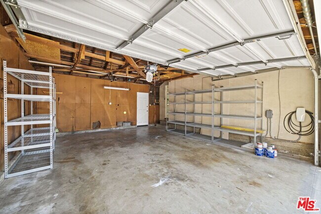 Building Photo - 22116 Blythe St