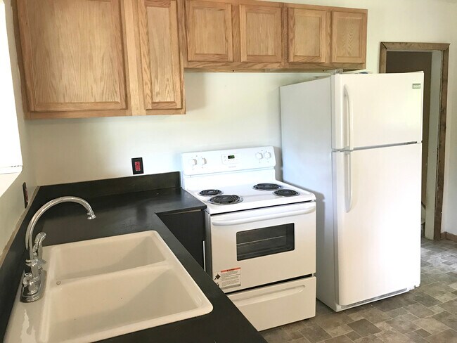 Building Photo - 1374 E Canal St