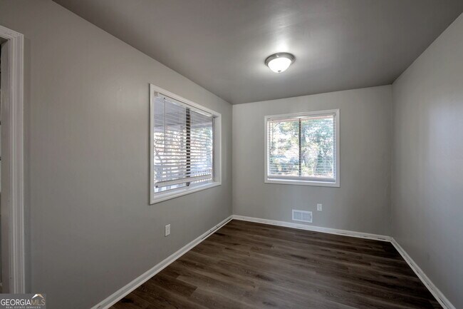 Building Photo - 1870 Sandgate Cir SW