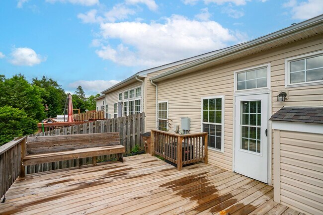 Building Photo - 7277 Charlotte Pike