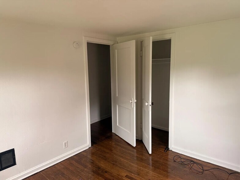 Building Photo - 430 Oak St