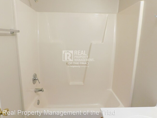 Building Photo - 4 br, 2 bath House - 3211 N. OHenry Blvd.