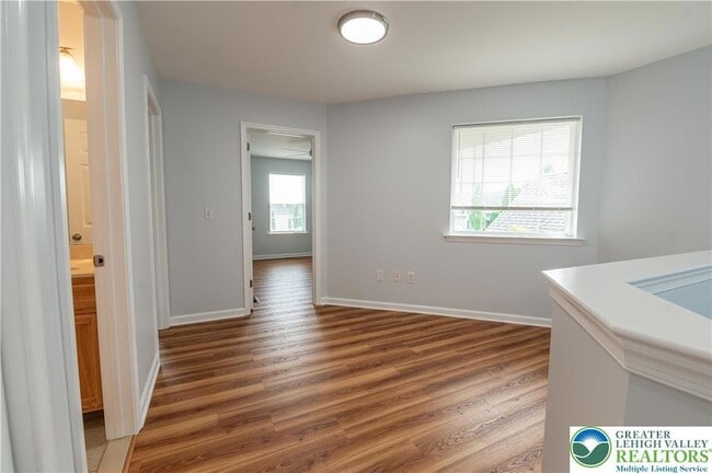 Building Photo - 835 Spring White Dr