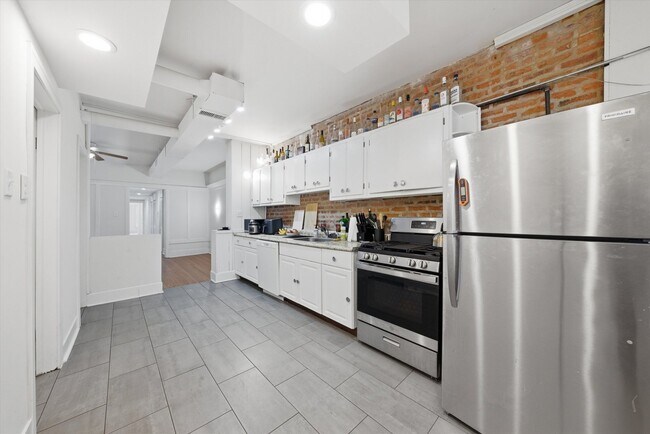 Building Photo - 5210 S Ingleside Ave