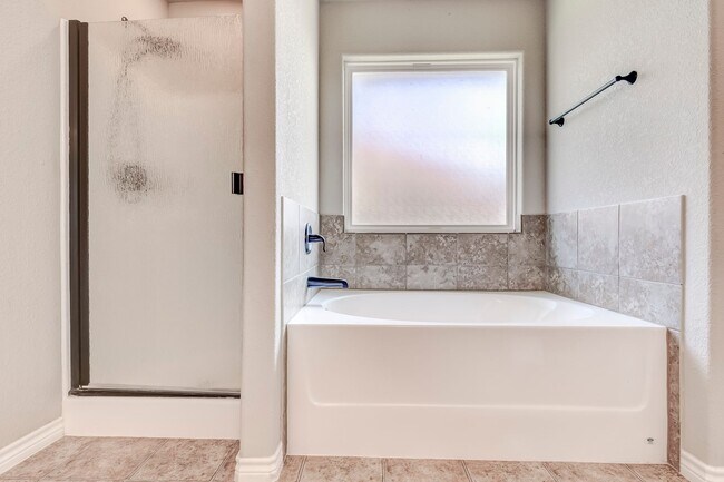 Building Photo - 6302 Castle Gap Dr