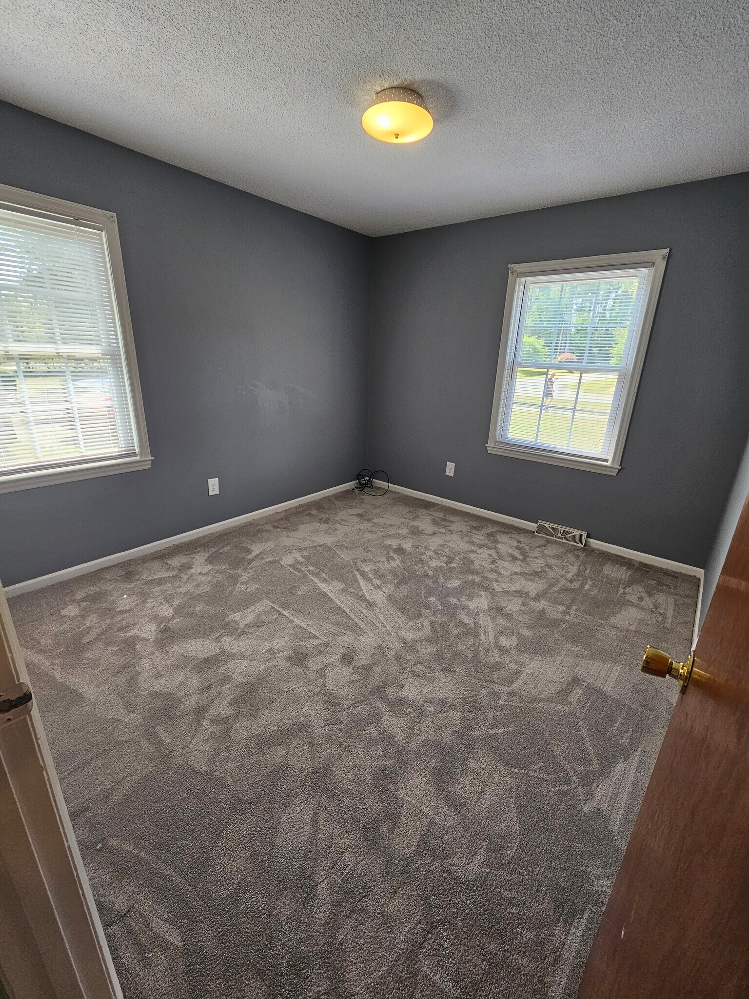 Building Photo - 4119 Fairlawn Dr