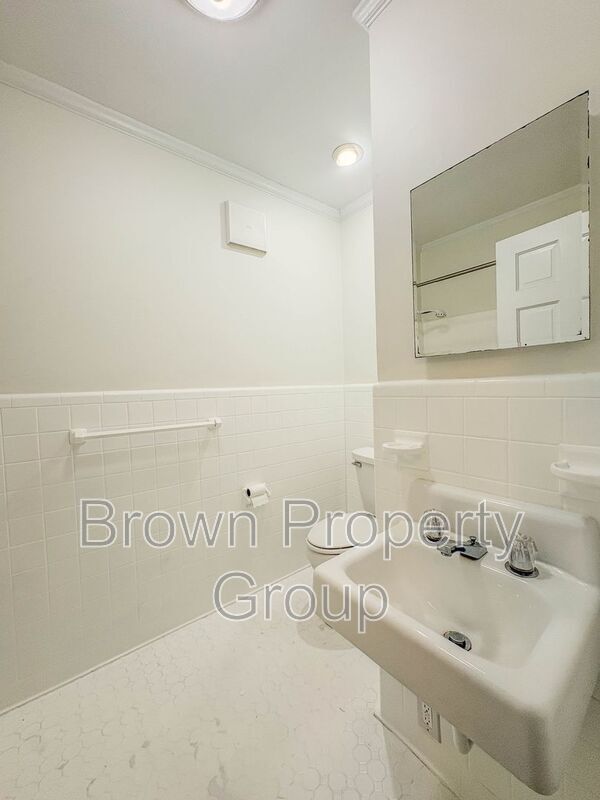 Building Photo - 2522 Mirror Lake Dr