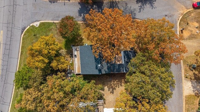 Building Photo - 102 Windwood Ln