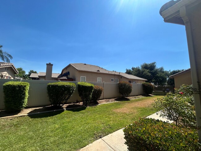 Building Photo - Beautiful 4 Bedroom Family Home