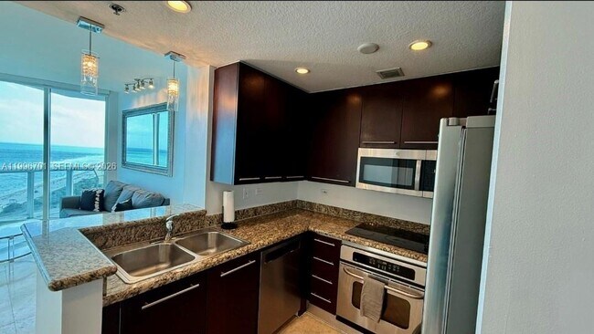 Building Photo - 6515 Collins Ave