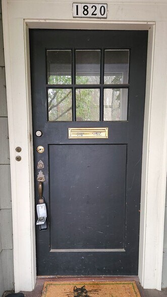 Building Photo - 1820 SW Main St