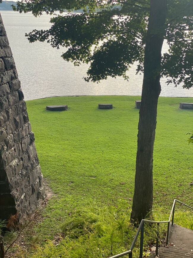 Building Photo - 2 Bedrooms, 2 Bathrooms - Home in Cedar Bluff!