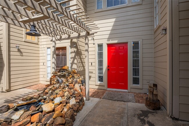 Building Photo - 2060 Glencove Dr